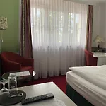 ランドハウス アルピナ 4* ベルリン