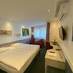 ランドハウス アルピナ ホテル 4*