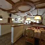 ランドハウス アルピナ 4*