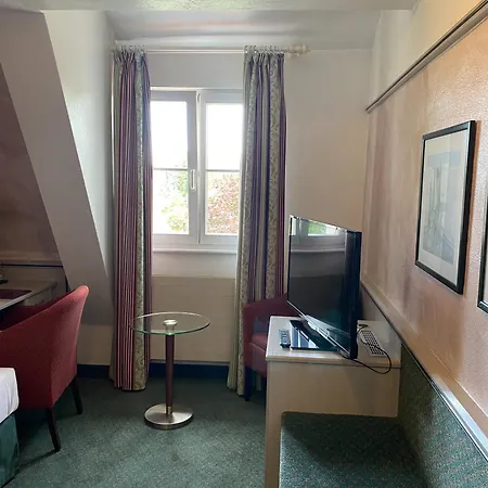 Alpinia Hotel