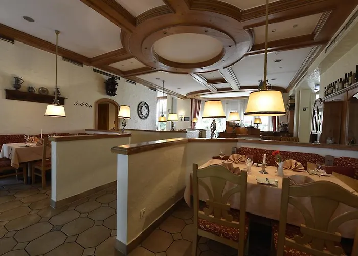 阿普尼纳兰德汉斯酒店 4*